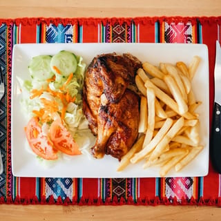 1/4 Pollo - Papa o Arroz, y Ensalada
